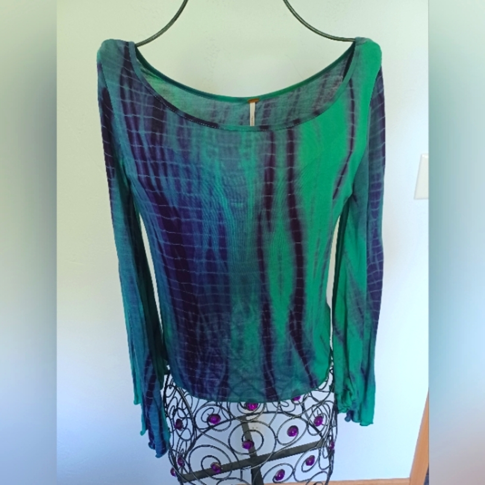 NWT Free People Long Sleeve Tie Dye Tee With Asymetrical Sleeves xs-sm